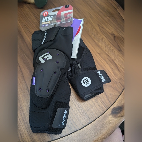 NEW G-Form Mesa Knee Guards Size Small Mountain Biking - Picture 2 of 7